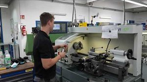 Was stellen Feinwerkmechaniker/-innen her? -  - 